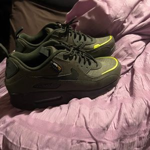 Mens size 8 nike cargo airmax olive green